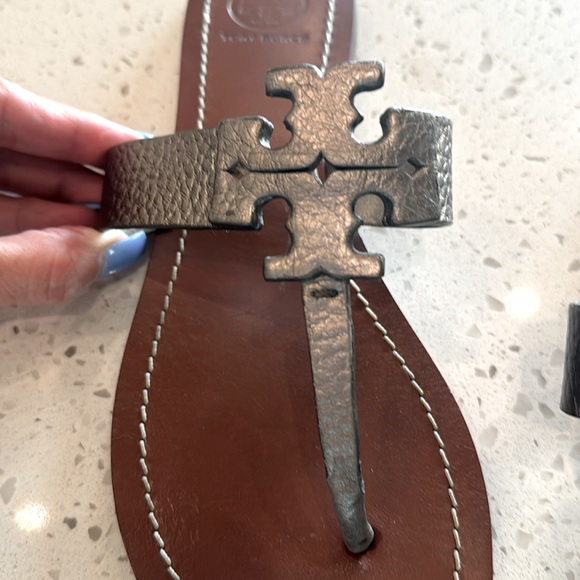 Tory Burch T strap Leather Sandals - Picture 2 of 3